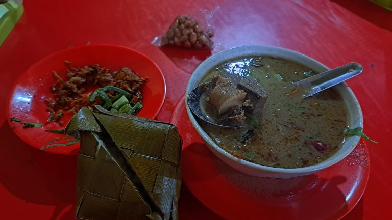 Coto Makasar. Foto by admin