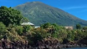 Salah satu pulau di Adonara. Sumber foto: instagram