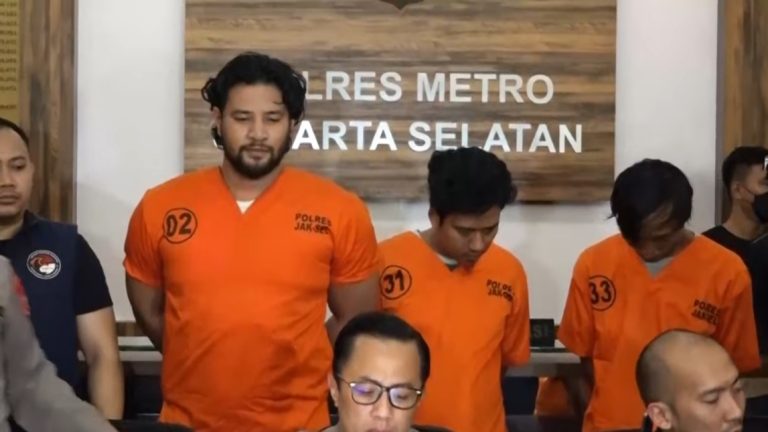 Ammar Zoni bersama dua rekannya, ditangkap terkait kasus narkoba.