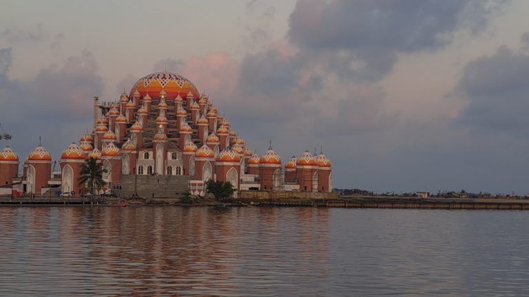 Masjid 99 kubah