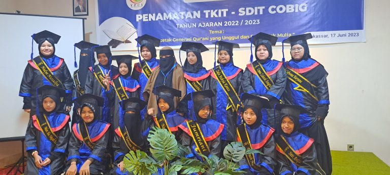 Wisuda Kelulusan tingkat SD/foto duniacetita