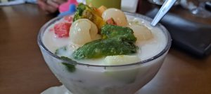 Es buah Kampoeng Kuliner Pao-Pao.