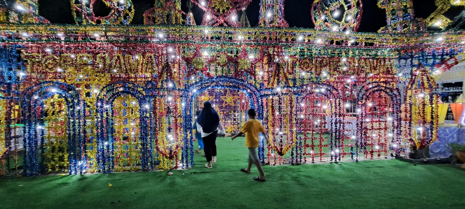 Indahnya Suasana Malam di Pantai Tope Jawa