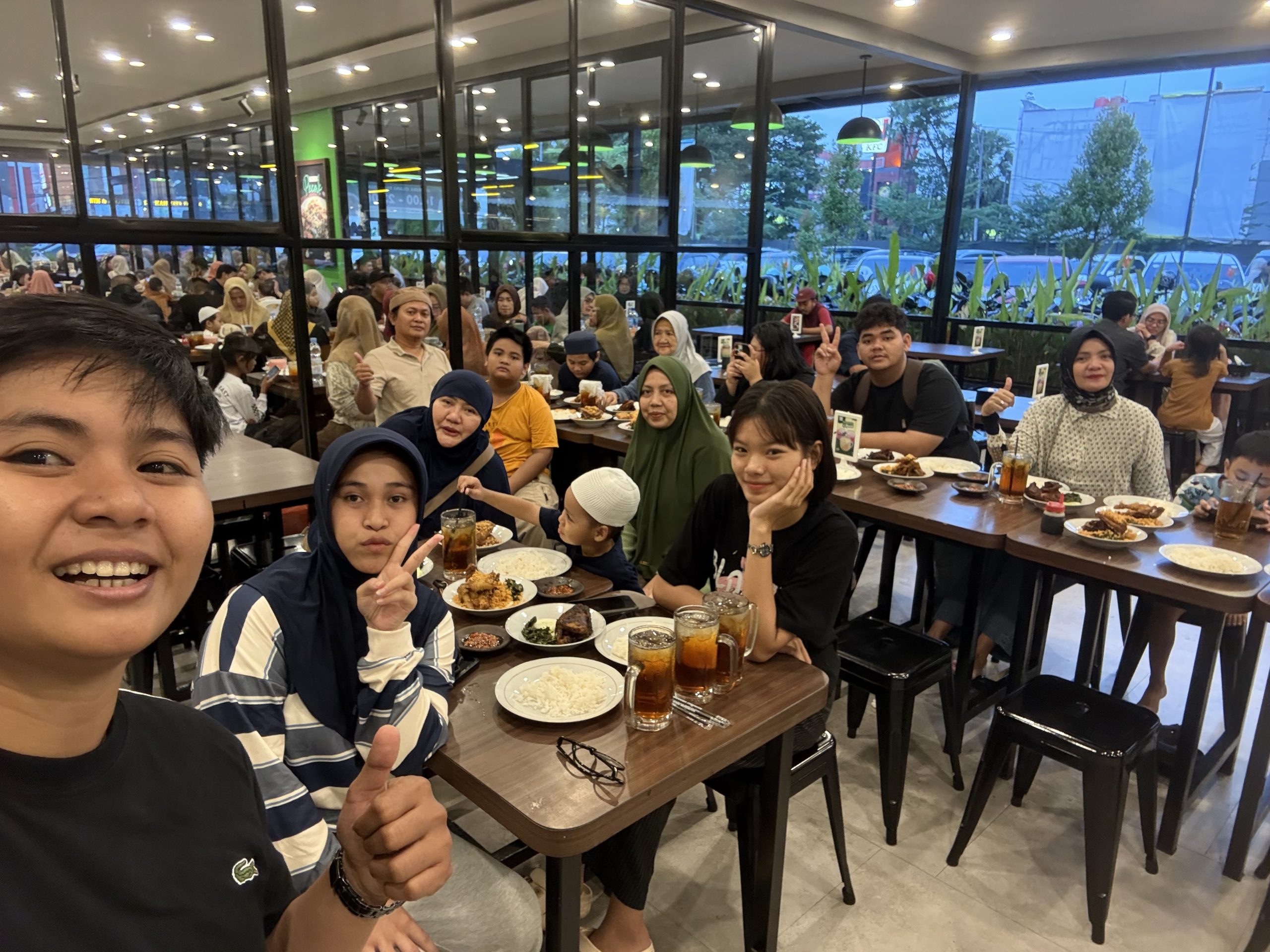 Buka Puasa Bersama Keluarga, Momen Sederhana Penuh Makna
